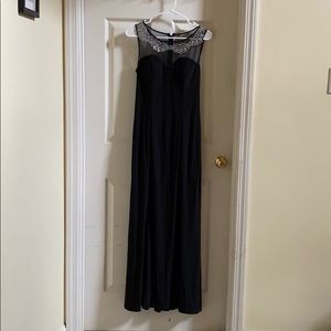 Hailey Logan black prom dress